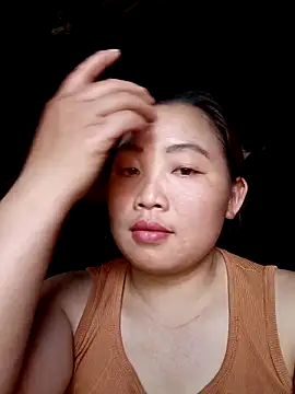 Snapshot of PhamPhung chatting on 10.05.25 PhamPhung online show from 10.05.25