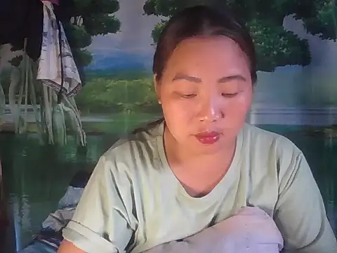 Snapshot of PhamPhung chatting on 10.07.25 PhamPhung online show from 10.07.25