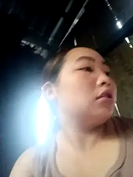 Snapshot of PhamPhung chatting on 10.25.25 PhamPhung online show from 10.25.25