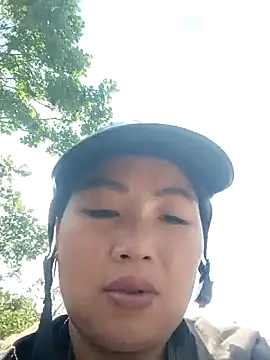 Snapshot of PhamPhung chatting on 10.28.25 PhamPhung online show from 10.28.25