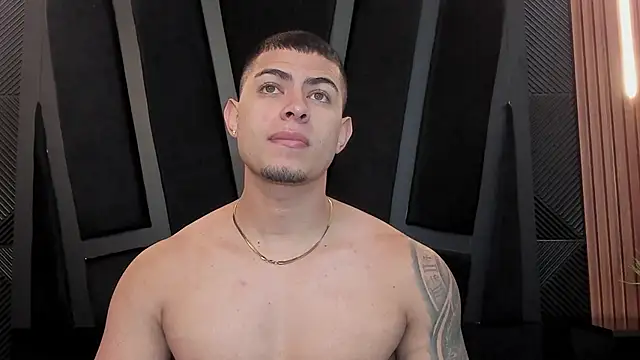 Snapshot of marco_garciia_ chatting on 09.18.25 marco garciia  online show from 09.18.25