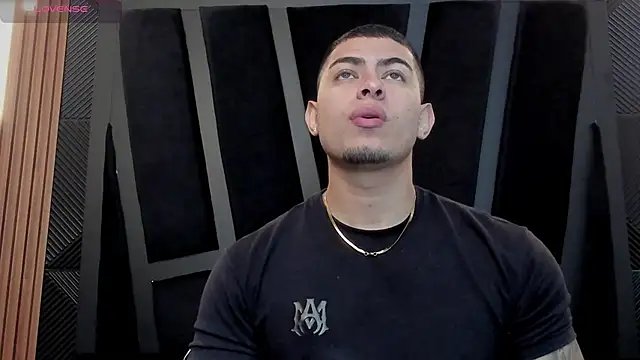 Snapshot of marco_garciia_ chatting on 09.19.25 marco garciia  online show from 09.19.25