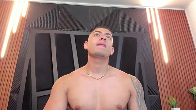 Snapshot of marco_garciia_ chatting on 09.20.25 marco garciia  online show from 09.20.25