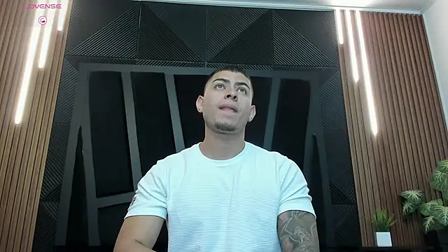 Snapshot of marco_garciia_ chatting on 09.24.25 marco garciia  online show from 09.24.25