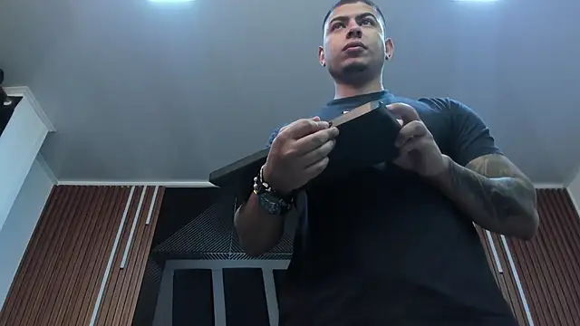 Snapshot of marco_garciia_ chatting on 09.25.25 marco garciia  online show from 09.25.25