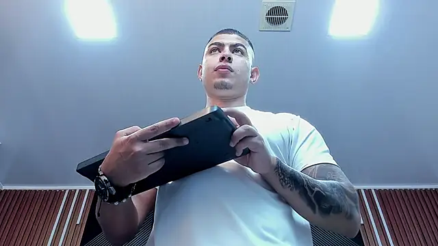 Snapshot of marco_garciia_ chatting on 09.27.25 marco garciia  online show from 09.27.25