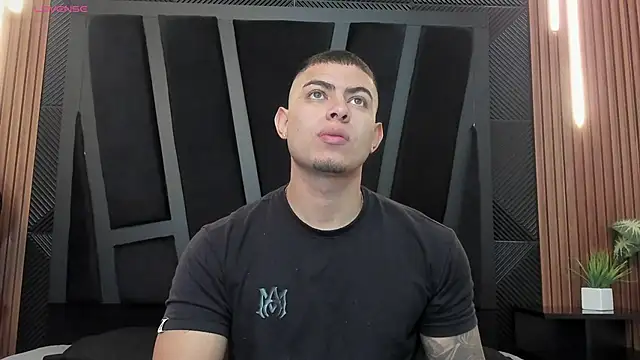 Snapshot of marco_garciia_ chatting on 09.28.25 marco garciia  online show from 09.28.25