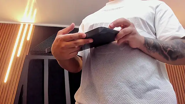 Snapshot of marco_garciia_ chatting on 10.01.25 marco garciia  online show from 10.01.25