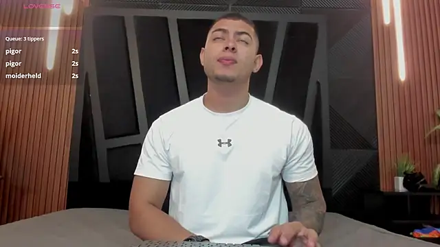 Snapshot of marco_garciia_ chatting on 10.07.25 marco garciia  online show from 10.07.25