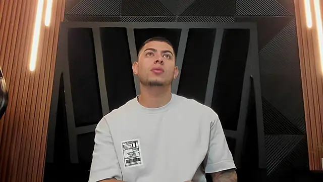 Snapshot of marco_garciia_ chatting on 10.09.25 marco garciia  online show from 10.09.25