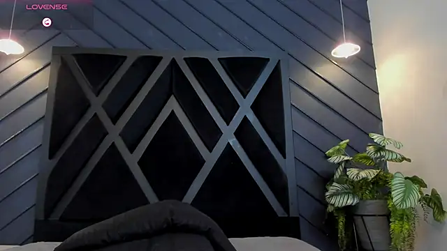 Snapshot of marco_garciia_ chatting on 10.25.25 marco garciia  online show from 10.25.25