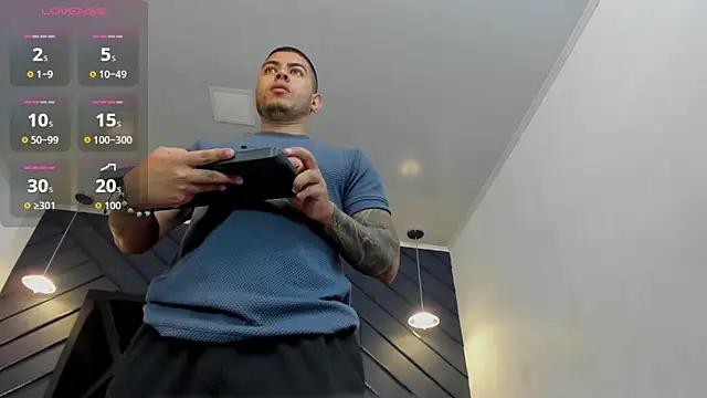 Snapshot of marco_garciia_ chatting on 10.29.25 marco garciia  online show from 10.29.25