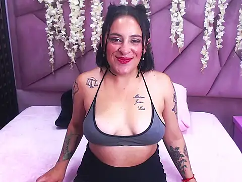 Snapshot of Aphroditabrown69 chatting on 10.24.25 Aphroditabrown69 online show from 10.24.25