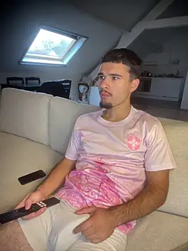 Snapshot of los_freaky chatting on 10.13.25 los freaky online show from 10.13.25