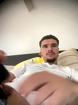 Snapshot of los_freaky chatting on 10.17.25 los freaky online show from 10.17.25