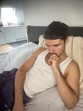 Snapshot of los_freaky chatting on 10.28.25 los freaky online show from 10.28.25