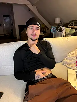 Snapshot of los_freaky chatting on 11.17.25 los freaky online show from 11.17.25