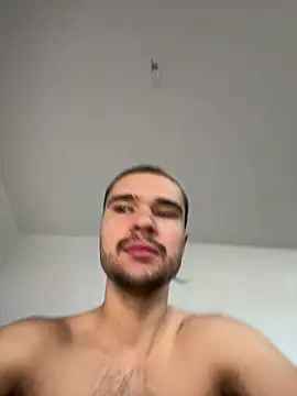 Snapshot of los_freaky chatting on 04.14.26 los freaky online show from 04.14.26