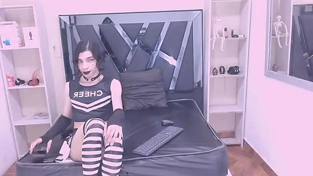 Snapshot of Atley_Dolly chatting on 10.28.25 Atley Dolly online show from 10.28.25