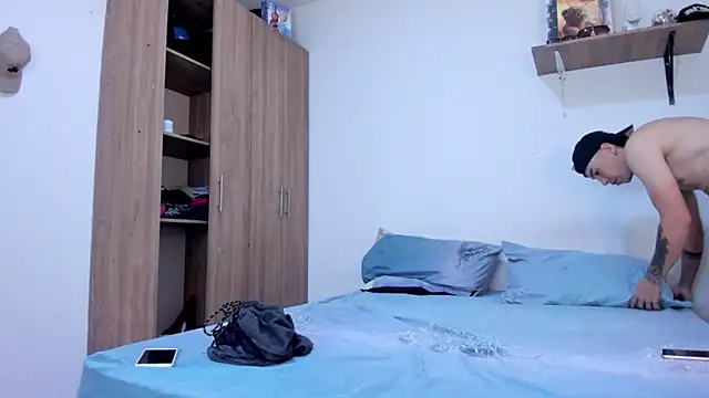 Snapshot of martin_and_samantha chatting on 09.18.25 martin and samantha online show from 09.18.25