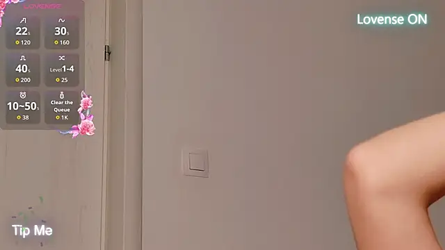 Snapshot of AuraPure chatting on 09.17.25 AuraPure online show from 09.17.25