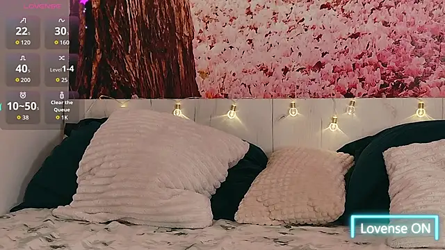 Snapshot of AuraPure chatting on 09.25.25 AuraPure online show from 09.25.25