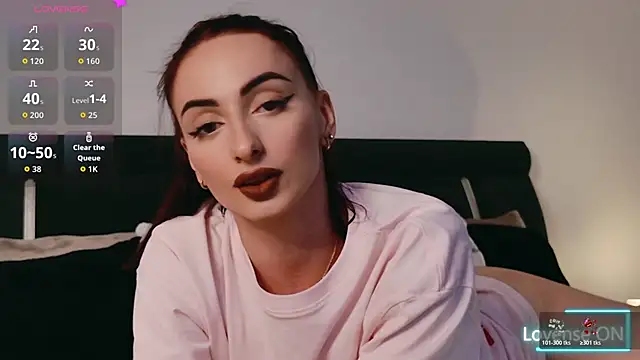 Snapshot of AuraPure chatting on 11.28.25 AuraPure online show from 11.28.25