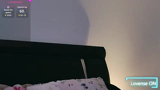 Snapshot of AuraPure chatting on 11.29.25 AuraPure online show from 11.29.25