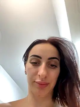 Snapshot of AuraPure chatting on 11.30.25 AuraPure online show from 11.30.25