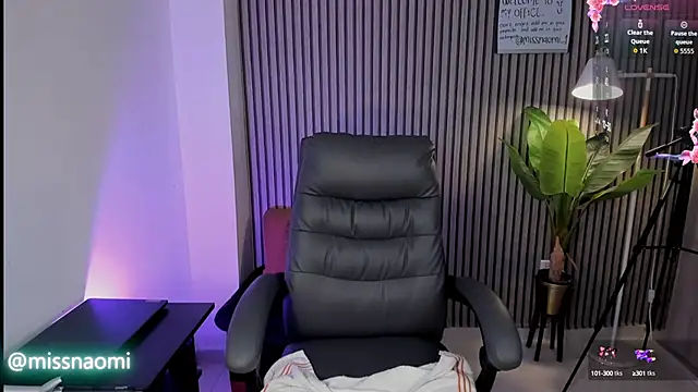 Missnaomi  online show from 09.30.25