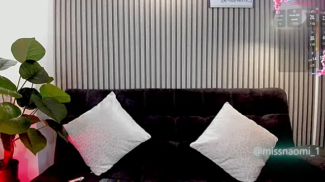 Missnaomi  online show from 10.18.25