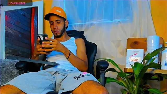 Snapshot of Alex_bigcock11_ chatting on 10.21.25 Alex bigcock11 online show from 10.21.25