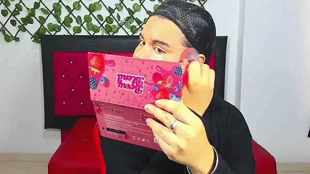 Snapshot of Lady_Evelynn chatting on 09.29.25 Lady Evelynn online show from 09.29.25