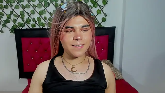 Snapshot of Lady_Evelynn chatting on 10.04.25 Lady Evelynn online show from 10.04.25