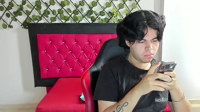 Snapshot of Lady_Evelynn chatting on 10.15.25 Lady Evelynn online show from 10.15.25