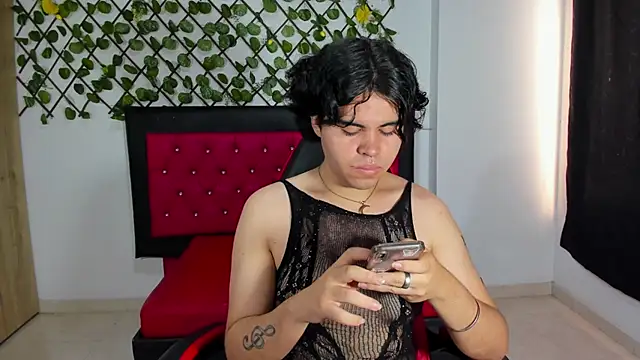 Snapshot of Lady_Evelynn chatting on 10.22.25 Lady Evelynn online show from 10.22.25