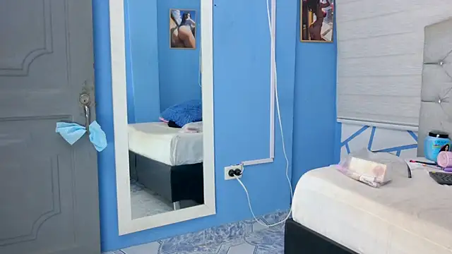 Emily J18 online show from 10.04.25