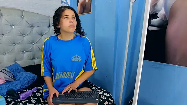 Emily J18 online show from 10.22.25