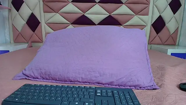 valecastro  online show from 10.06.25