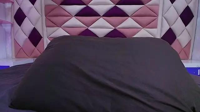 valecastro  online show from 10.08.25