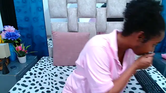 Snapshot of AmbarSmit chatting on 09.13.25 AmbarSmit online show from 09.13.25