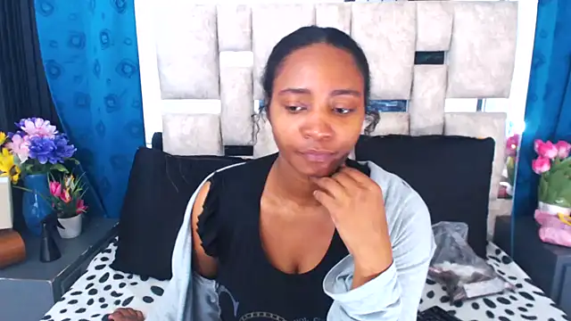 Snapshot of AmbarSmit chatting on 09.18.25 AmbarSmit online show from 09.18.25