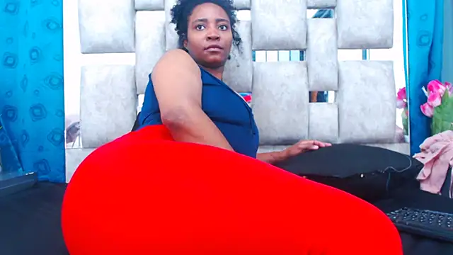 Snapshot of AmbarSmit chatting on 09.21.25 AmbarSmit online show from 09.21.25