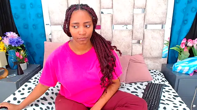 Snapshot of AmbarSmit chatting on 09.30.25 AmbarSmit online show from 09.30.25