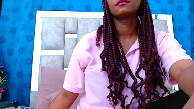 Snapshot of AmbarSmit chatting on 10.02.25 AmbarSmit online show from 10.02.25