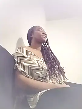 Snapshot of AmbarSmit chatting on 10.08.25 AmbarSmit online show from 10.08.25