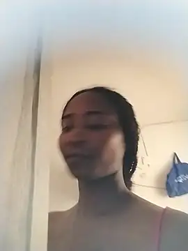 Snapshot of AmbarSmit chatting on 10.12.25 AmbarSmit online show from 10.12.25