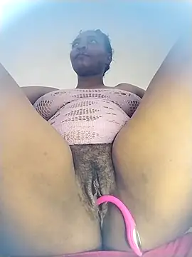 Snapshot of AmbarSmit chatting on 10.22.25 AmbarSmit online show from 10.22.25