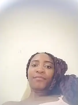 Snapshot of AmbarSmit chatting on 10.27.25 AmbarSmit online show from 10.27.25