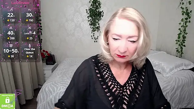 Snapshot of hunters_woman chatting on 09.23.25 hunters woman online show from 09.23.25